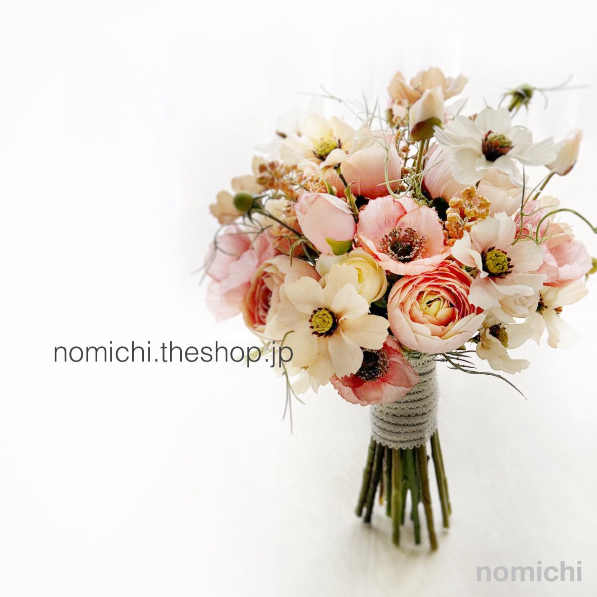コスモスとラナンキュラスのブーケ ブートニアセット ウェディング