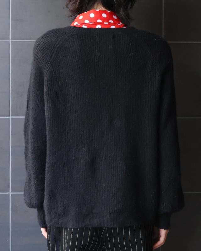 Round neck box silhouette knit