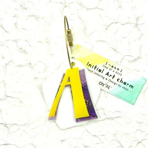 グロス♢イニシャルチャーム [ A ] Yellow × Purple × White