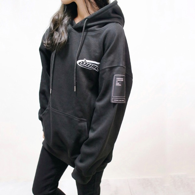 肩パッチランダムフォントスウェットパーカー