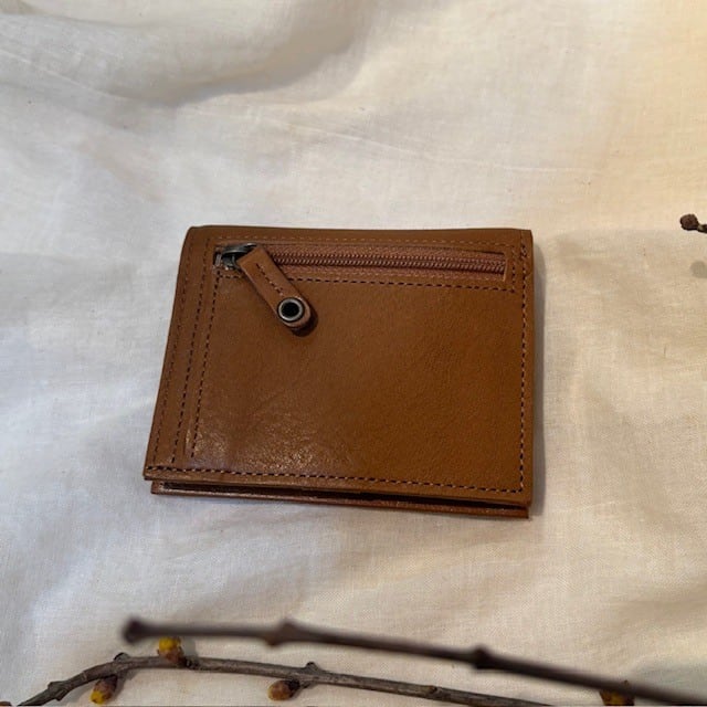 B.stuff　「エイミーⅡ」ミニマム三つ折りお財布(クミン)