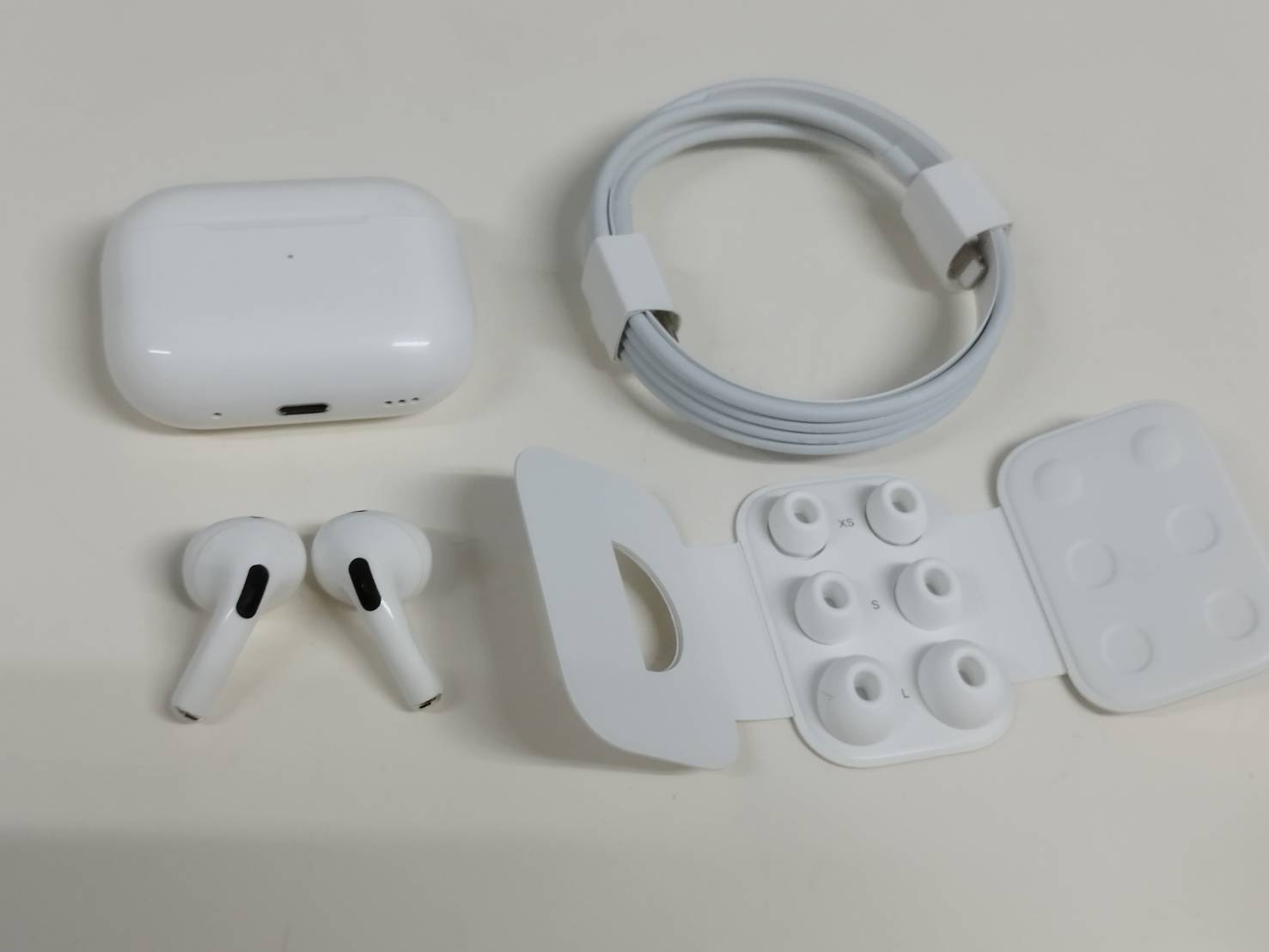正規品】Apple AirPods Pro 第2世代/A2700,A2698,A2699/ワイヤレス