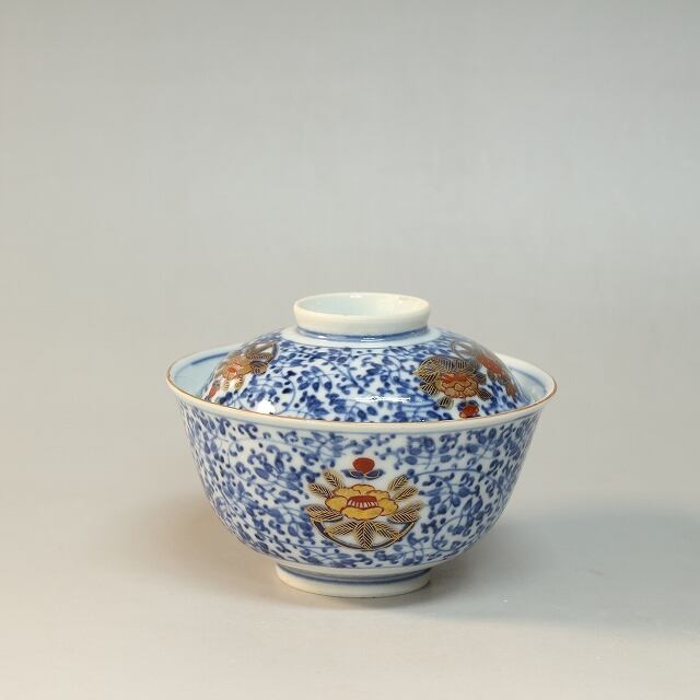 時代 九谷焼( KUTANI ware/ Isikawa, 1910年頃) 花唐草染付 赤絵金彩菊