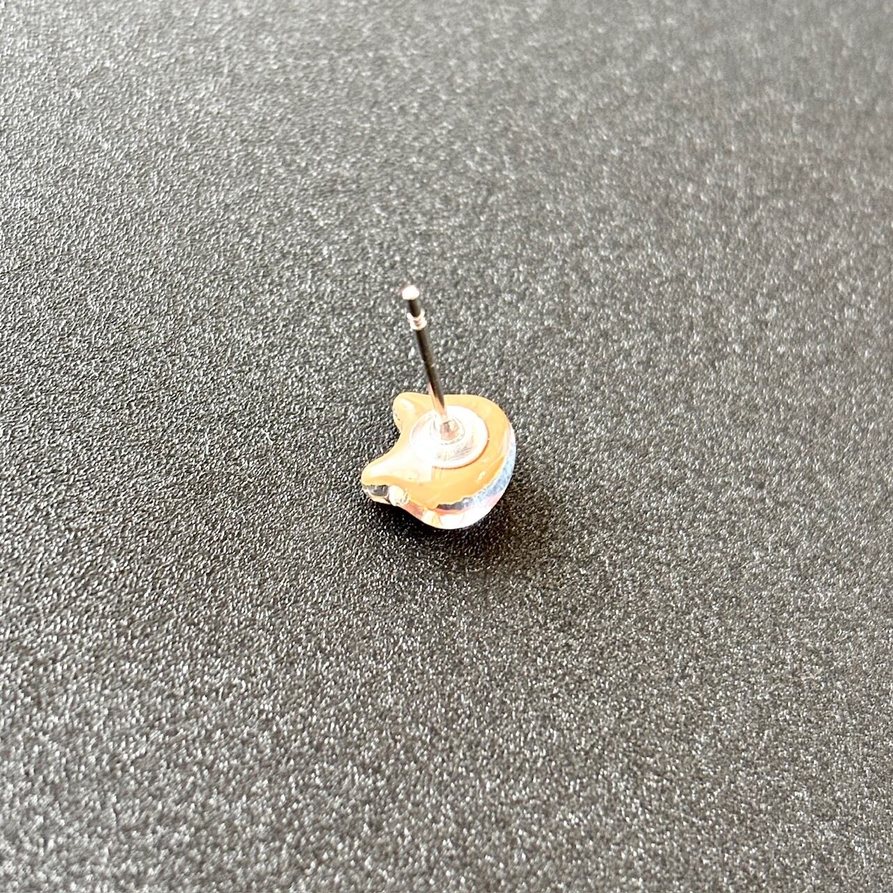 ガラスのサビ猫 小粒 シンプルピアス／イヤリング | 猫アクセサリー