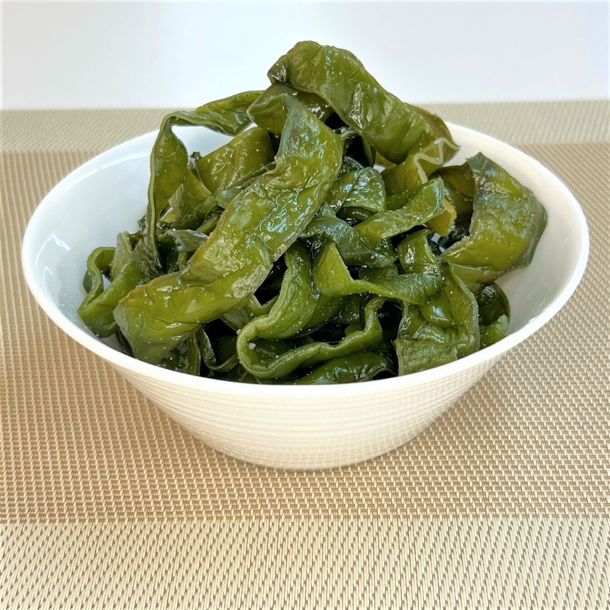 三陸産茎わかめ(塩蔵)1kg | わかめ屋 SHOUEI