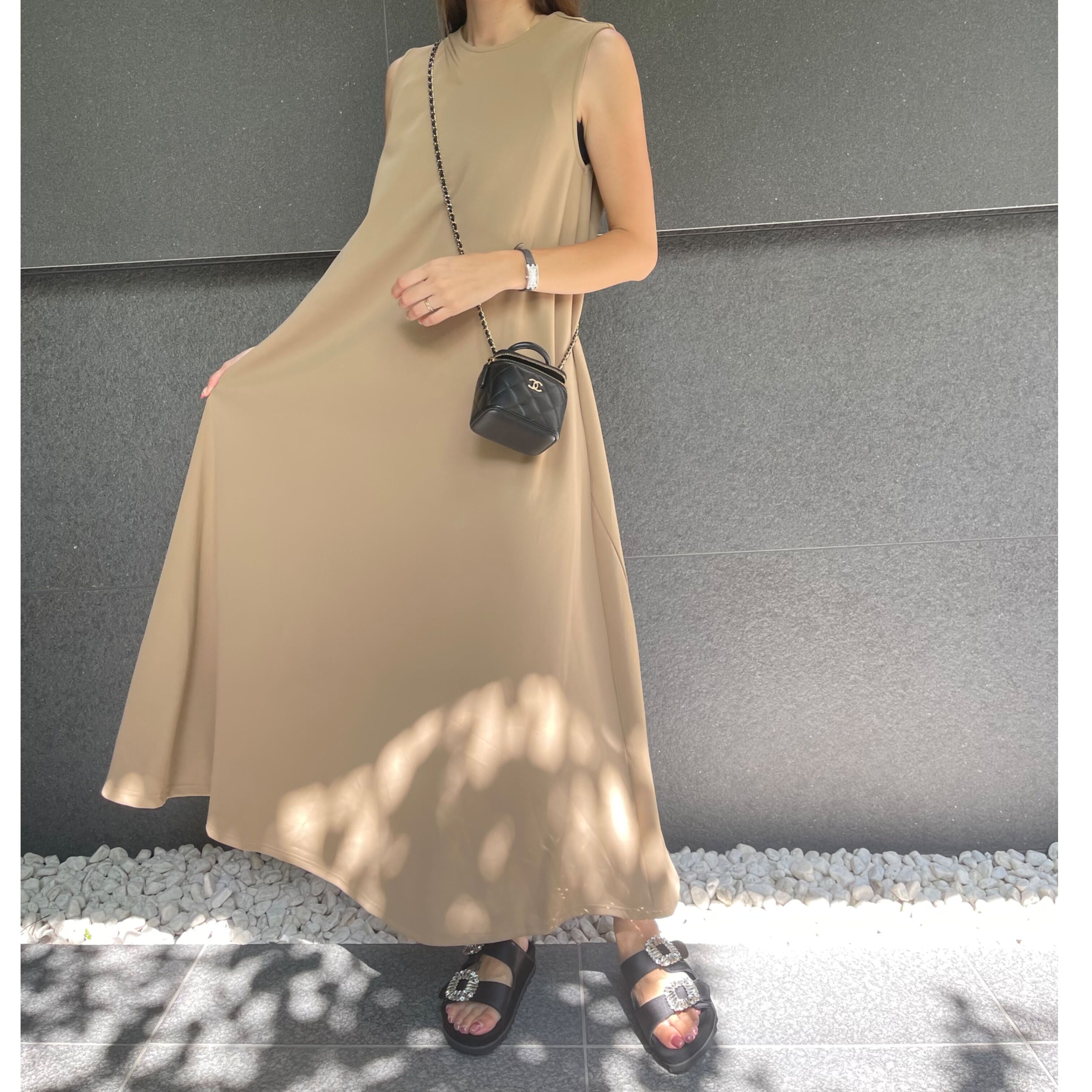 バックVフレアワンピース