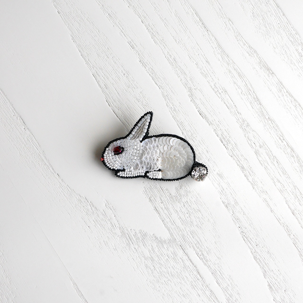ウサギ／Rabbit ブローチ White Red eye - 1
