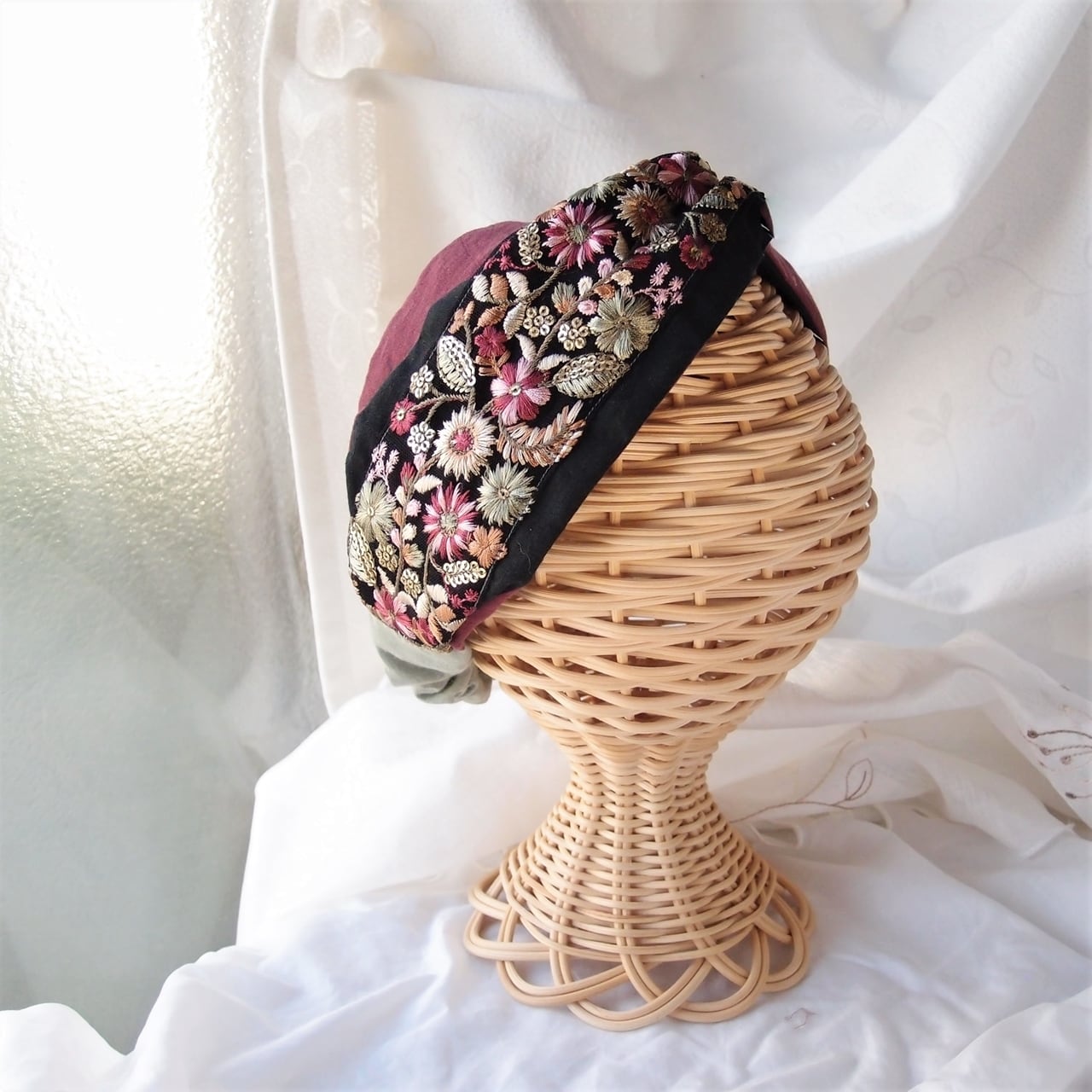 専用❤︎エメラルドグリーン×ベルト柄❤︎チャーム付きシュシュ 専用❤︎エメラルドグリーン×ベルト柄❤︎チャーム付きシュシュ お