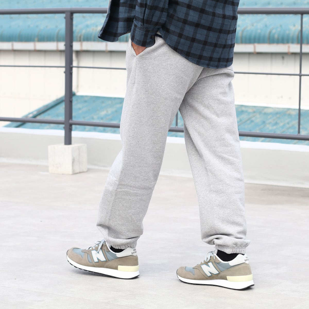 FANTASTICS buddix スウェット　グレー　Mサイズ FANTASTICS buddix スウェット グレー Mサイズ buddix ロゴクルー