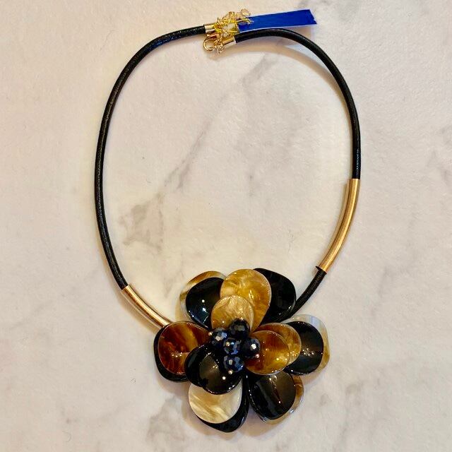 立体フラワーネックレス