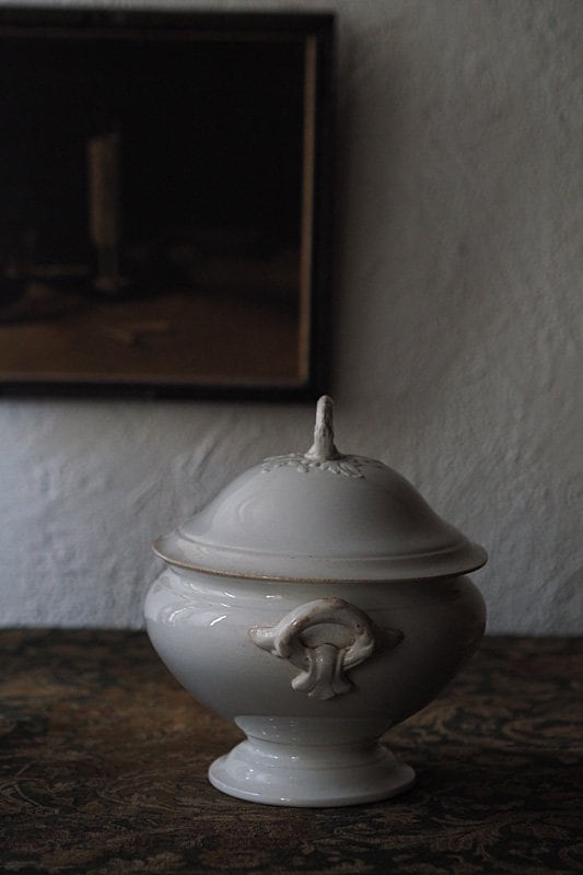 白いスーピエール 円環戴く. クレイユモントロー-antique soupe server