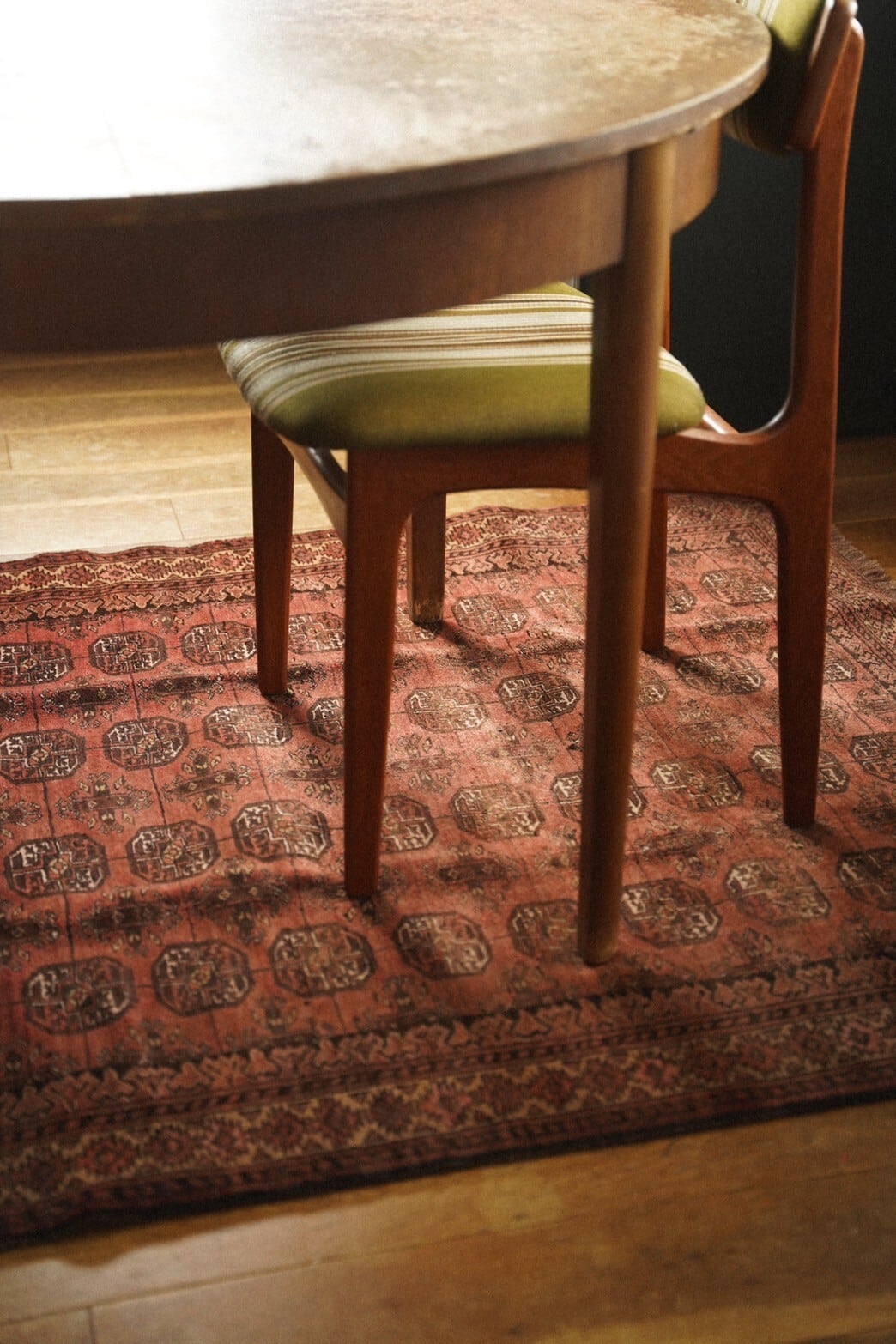 1380-Semi Antique Turkmen rug