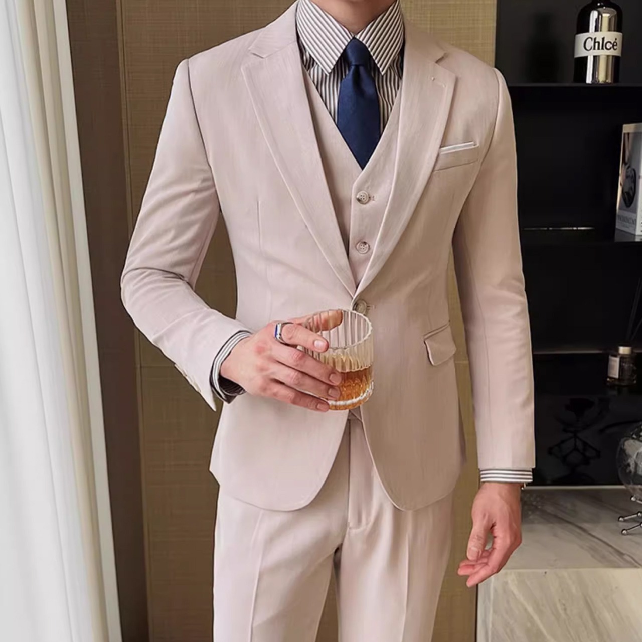 着るだけで自信とカリスマ性を演出してくれるスリーピース　SU031