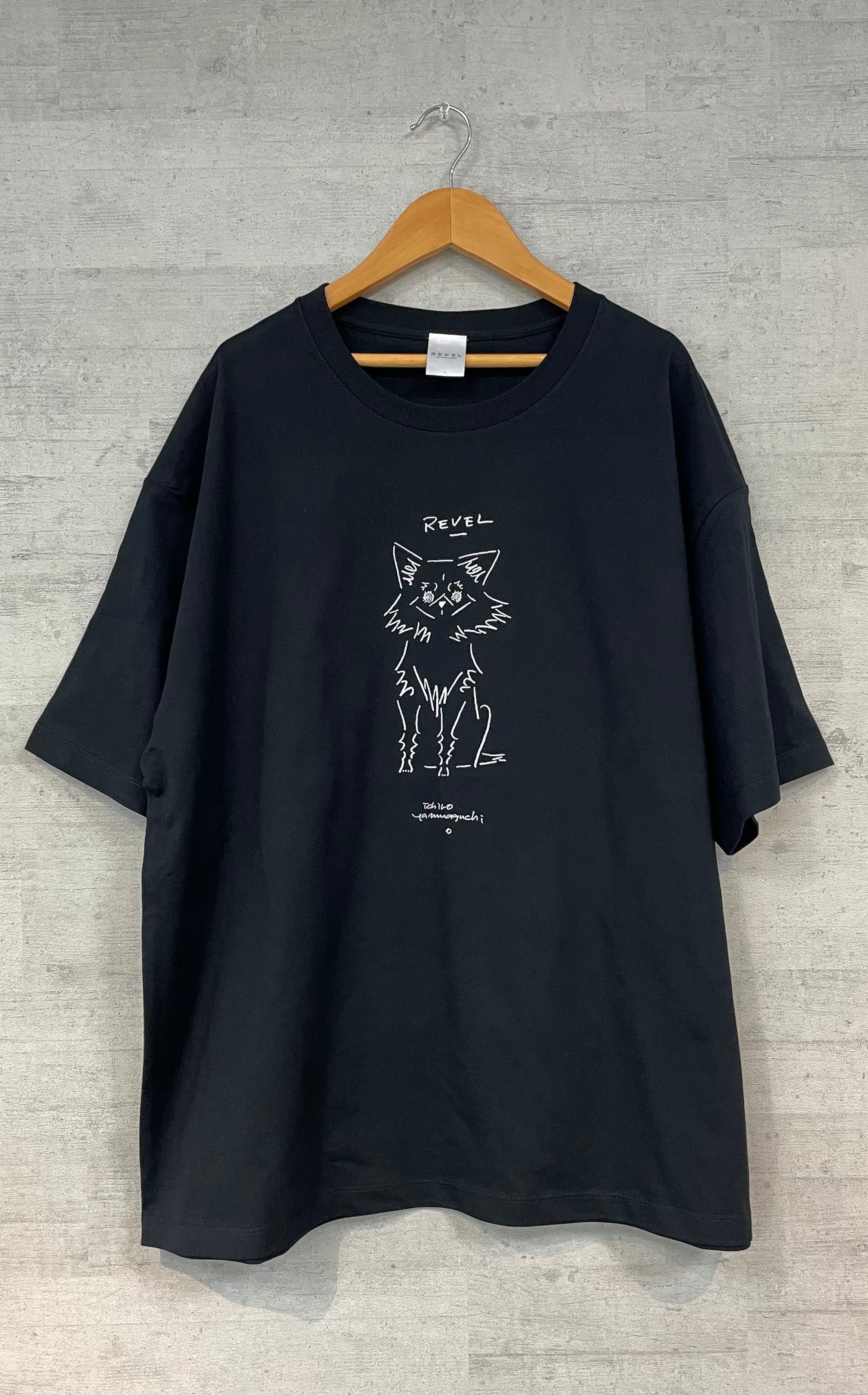 REVEL 山口一郎さん 画 Tシャツ「チワワ」WHITE/BLACK | revel