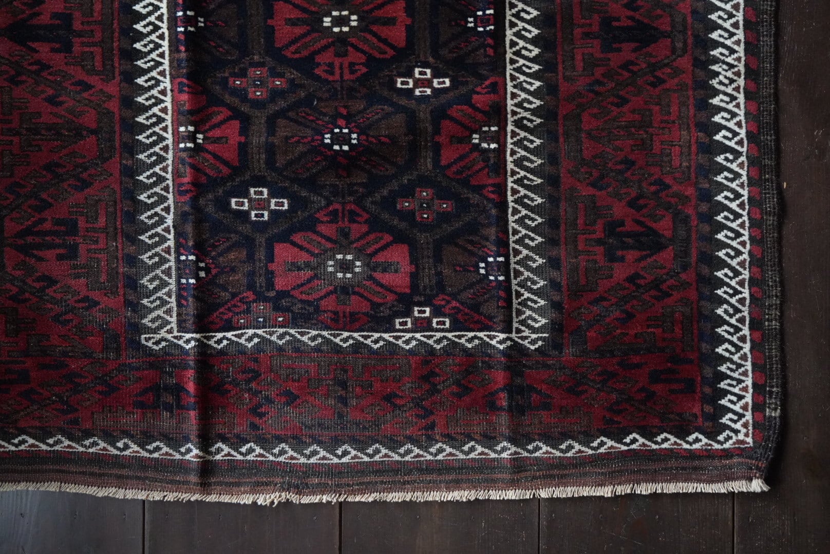 【AA27-2305】ホラサンの恵、漆黒の赤|アンティークバルーチ