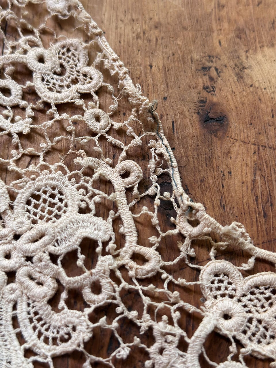 手編みレースの付け襟 オフホワイト | Brocante de La Cocotte