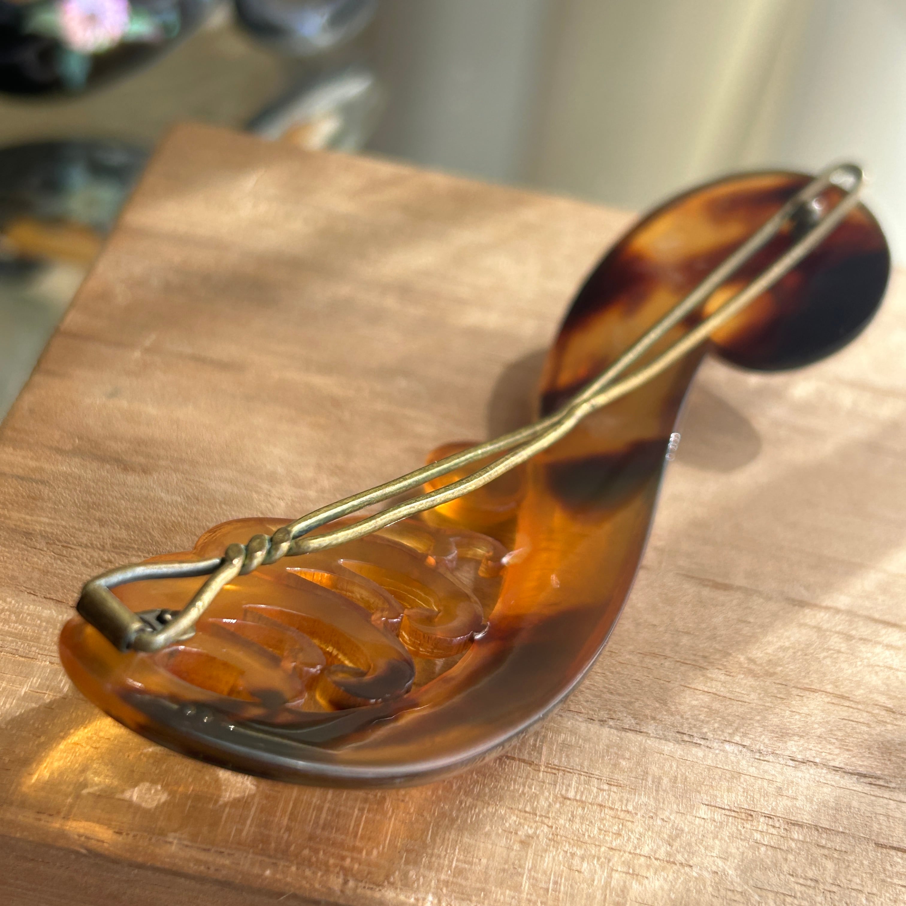 アンティーク　浪に飛沫しらたまの髪留め