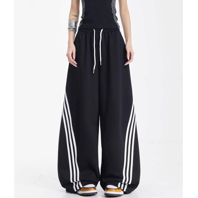 サイドライントラックワイドカーブパンツ 1col   R01868