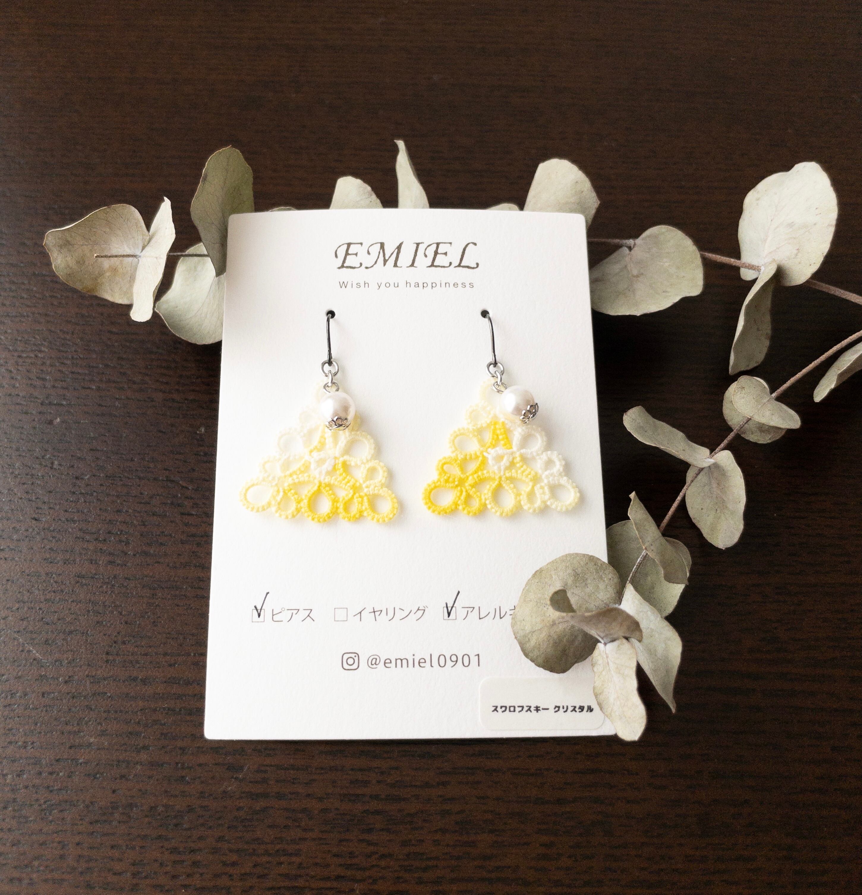 三角モチーフ 黄色mix色タティングレースのピアス イヤリング Emiel Luire