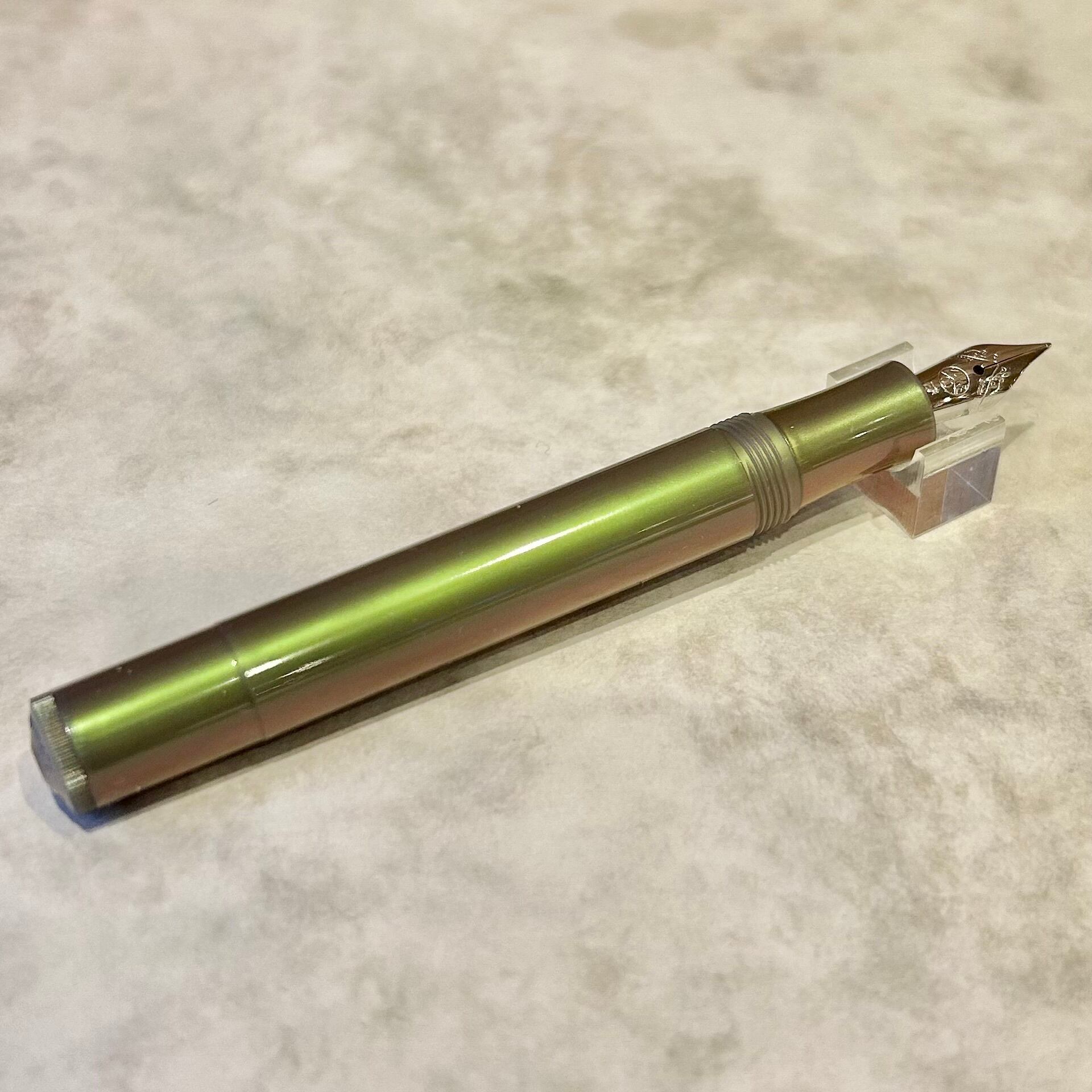 カヴェコ 「ルナースポーツ 万年筆 （シャドウグリーン）」 | ペンネ