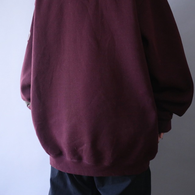 "carhartt" sleeve printed design over silhouette bordeaux parka