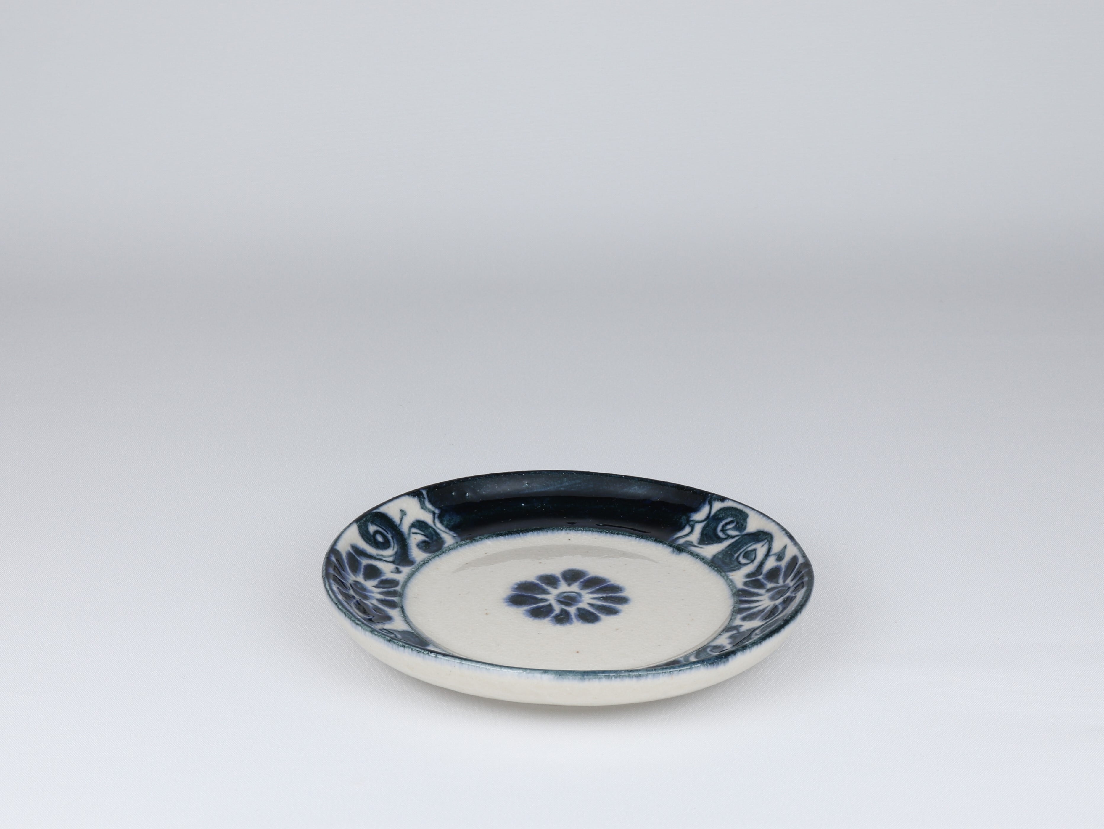 安南 丸コーヒーのソーサー 染唐草【B級品】