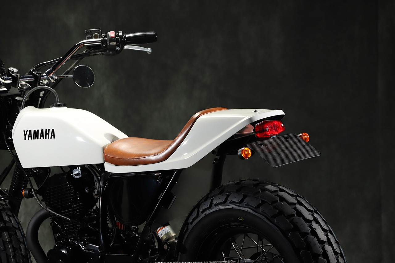 "FT" Seat kit TW200/225 (BROWN/Tuckroll) Lucas taillamp