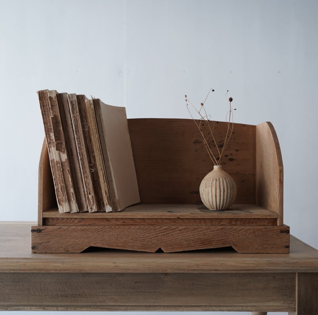 古いブックスタンド