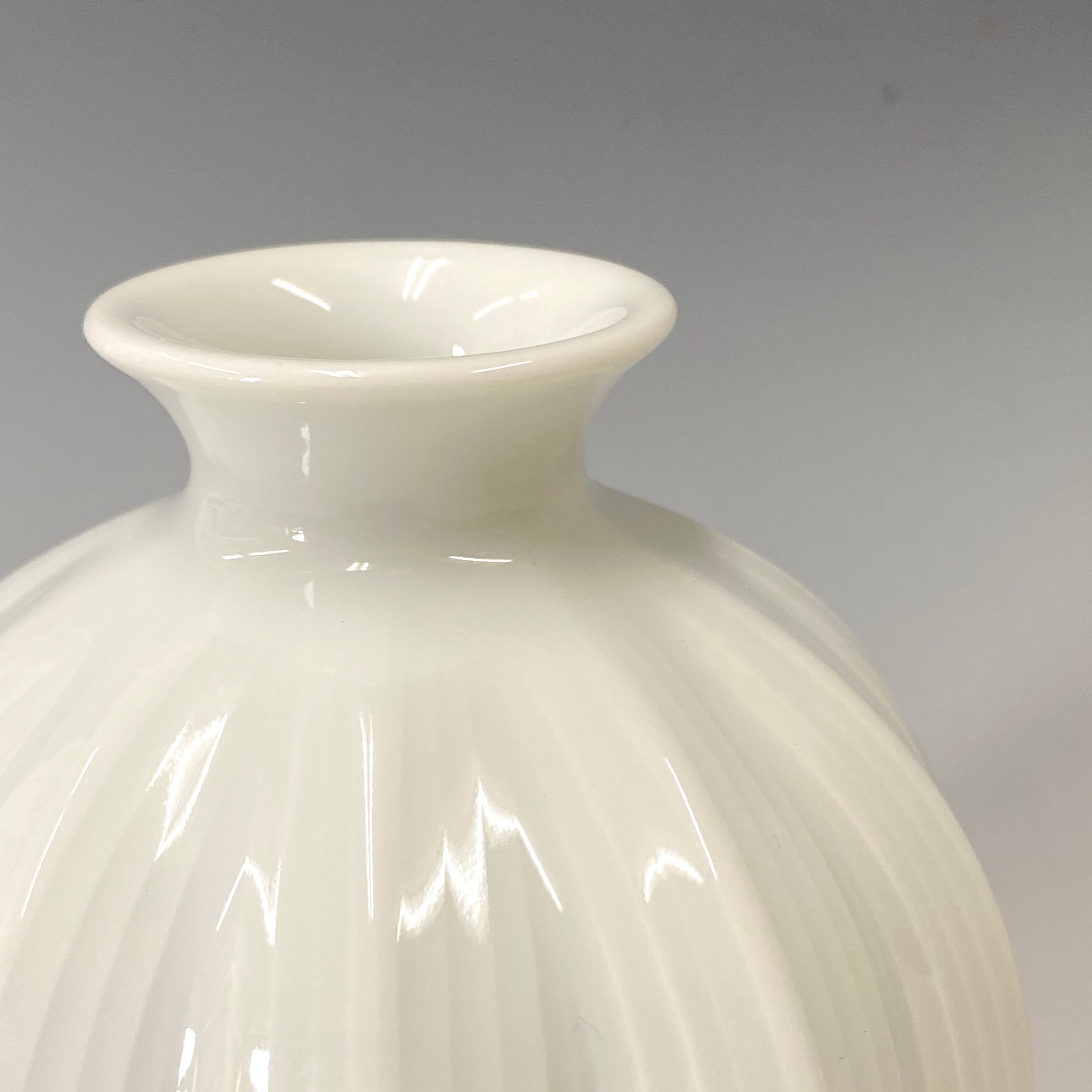 中尾純】白磁面取線彫徳利(縦) | 中仙窯