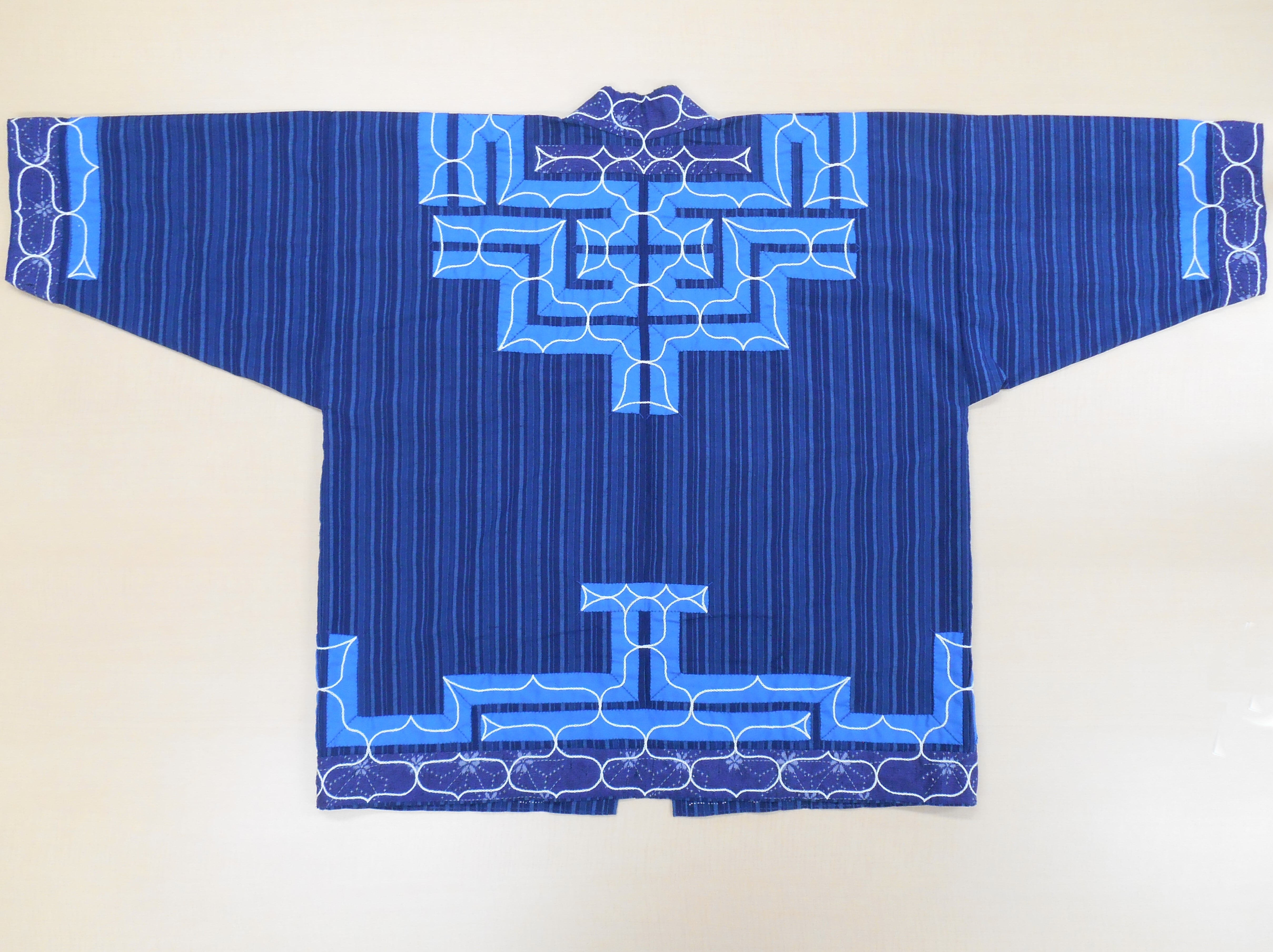 一点物！アイヌ刺繍のタペストリー川のアイヌ模様