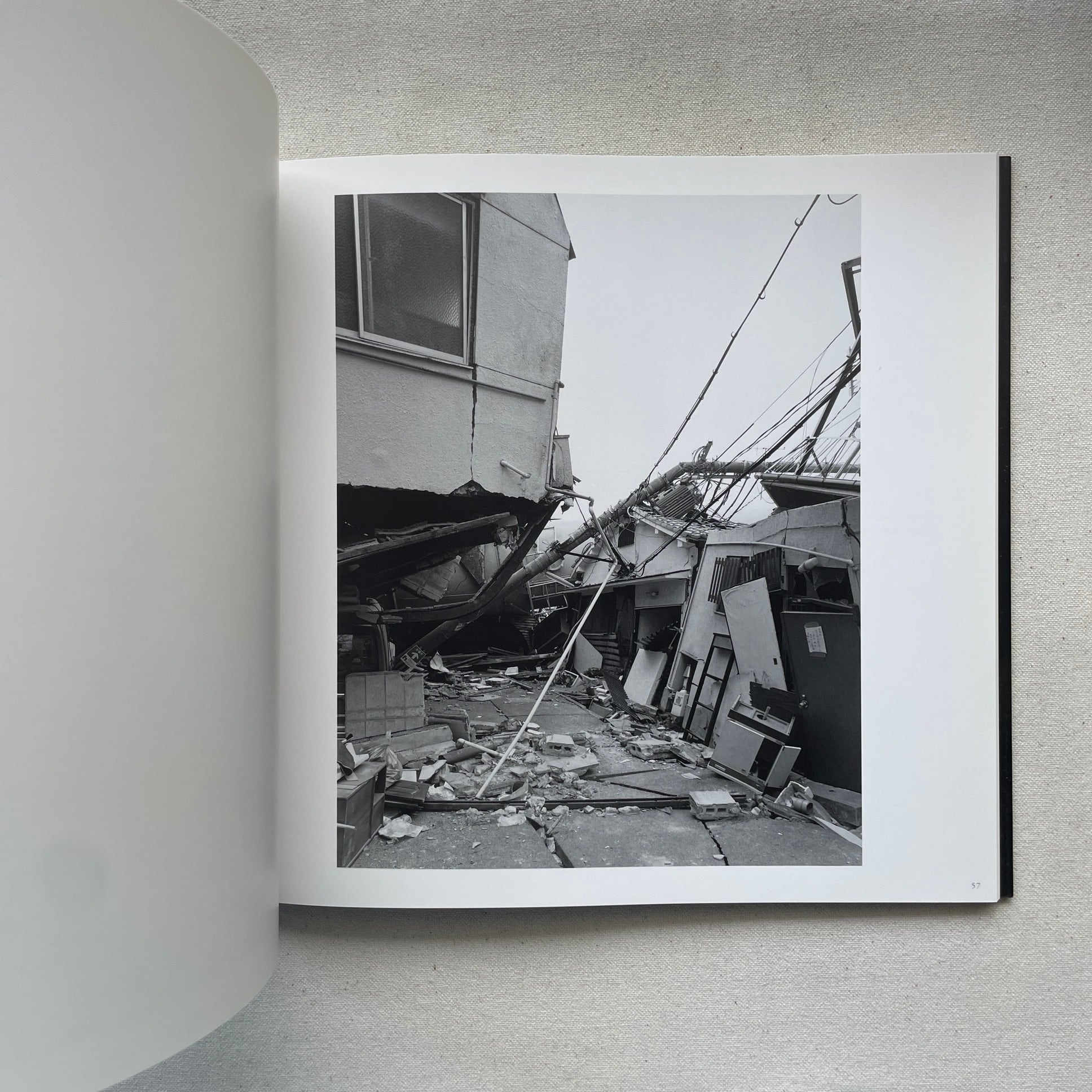 Kobe 1995:The Earthquake Revisited | 宮本隆司 | 汀線 / TEISEN BOOKS