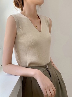 ノースリーブ Vネック トップス タンクトップ レディース トップス カットソー プルオーバー ミディアム 袖なし ノースリーブ 襟なし スリム 細身 かわいい 大人可愛い きれいめ シンプル カジュアル 上品 おしゃれ こなれ感 エレガント 無地 春 夏 秋 ママ 通勤 学生 学校 通学 デート お出かけ 旅行 公園 女子会 休日 ショッピング カフェ 重ね着 普段使い 着回し レイヤード S M L XL 白 ホワイト 黒 ブラック グレー オフホワイト ベーシックカラー 大人カラー