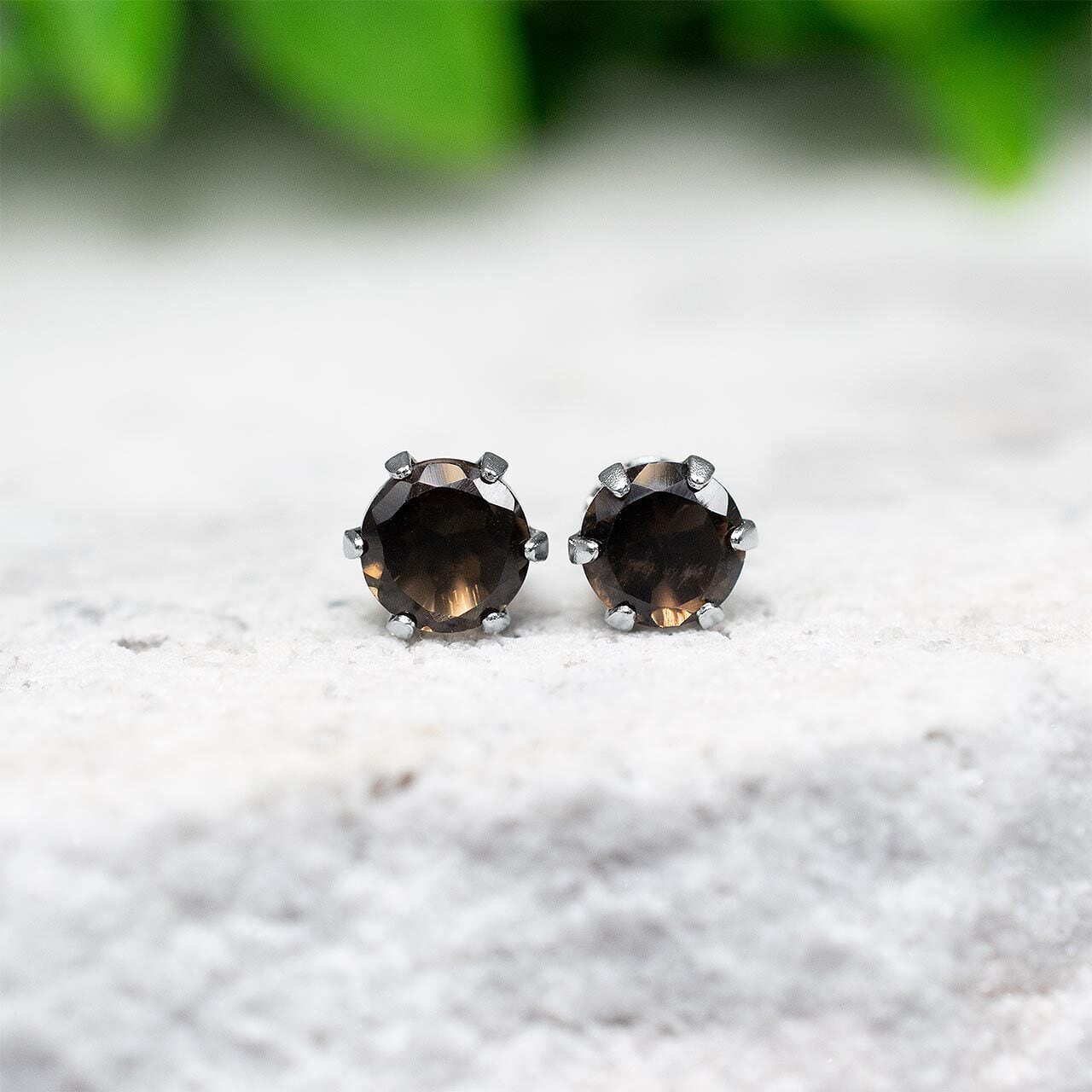 合成アレキサンドライト・ピアス 4mm（片耳） | Crystal Life