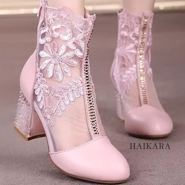 Cute short boots made of floral mesh fabric and stones