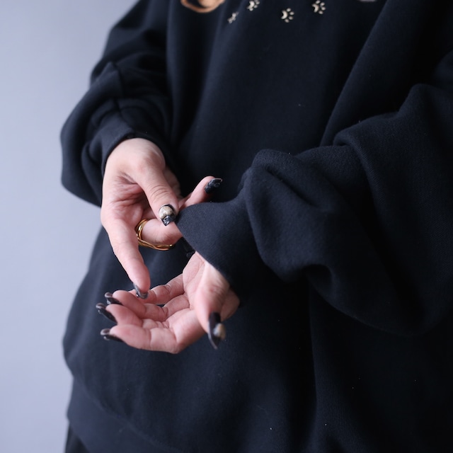 "猫×刺繍" black base over silhouette sweatshirt