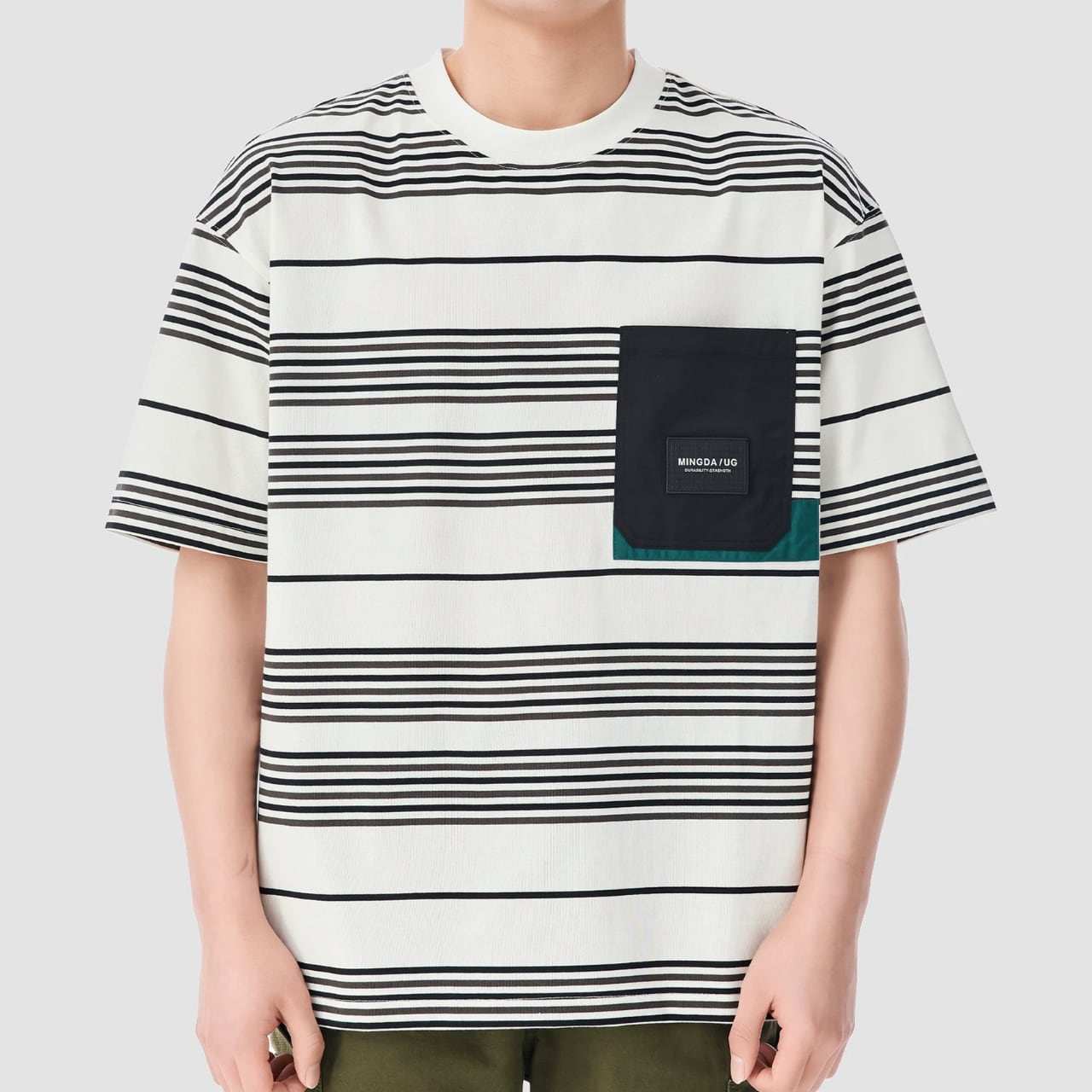 パッチポケット付き ストライプ柄 クルーネックTシャツ 00197