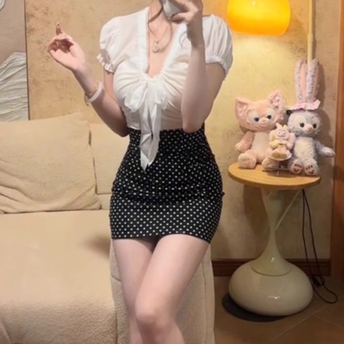 【2点セット】Vネックドロストリボントップス＋ハイウエストドットミニスカ ・69852