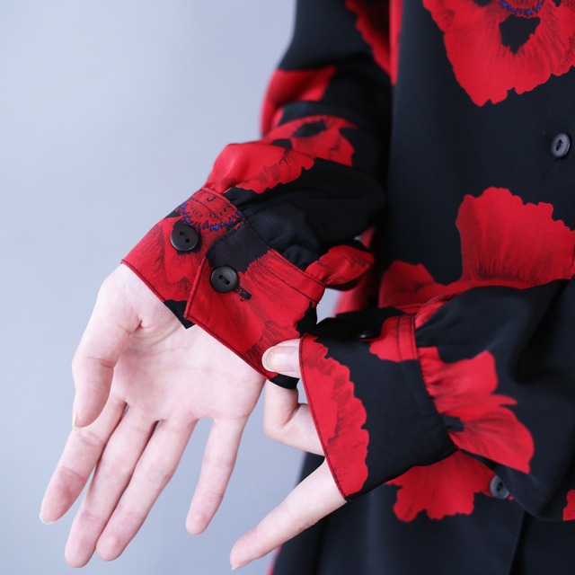 "black×red" flower art pattern open collar shirt