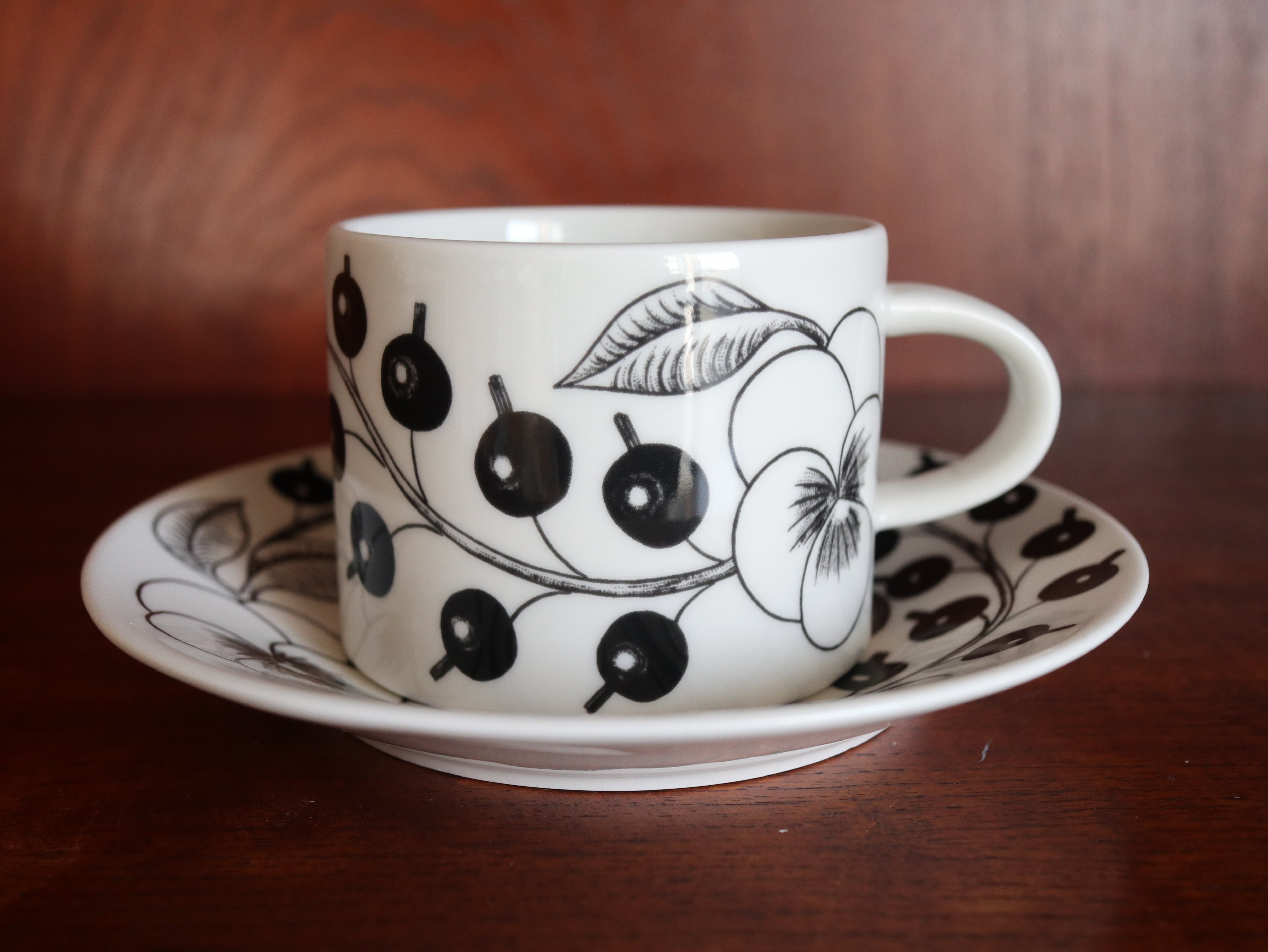 アラビア ブラック パラティッシ ティーカップ 280ml 2つセット