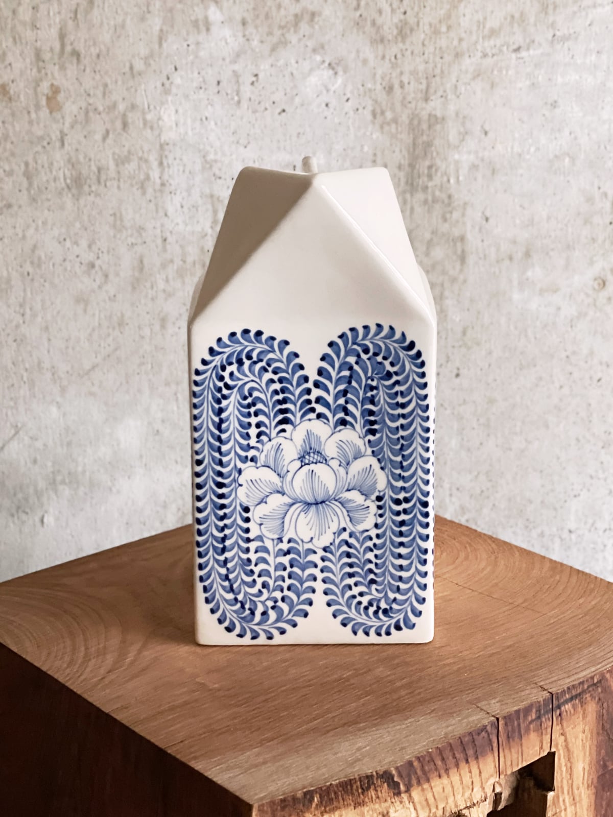 Reaching out／Flower vase（Medium） | 333 & tay - Delivery Service