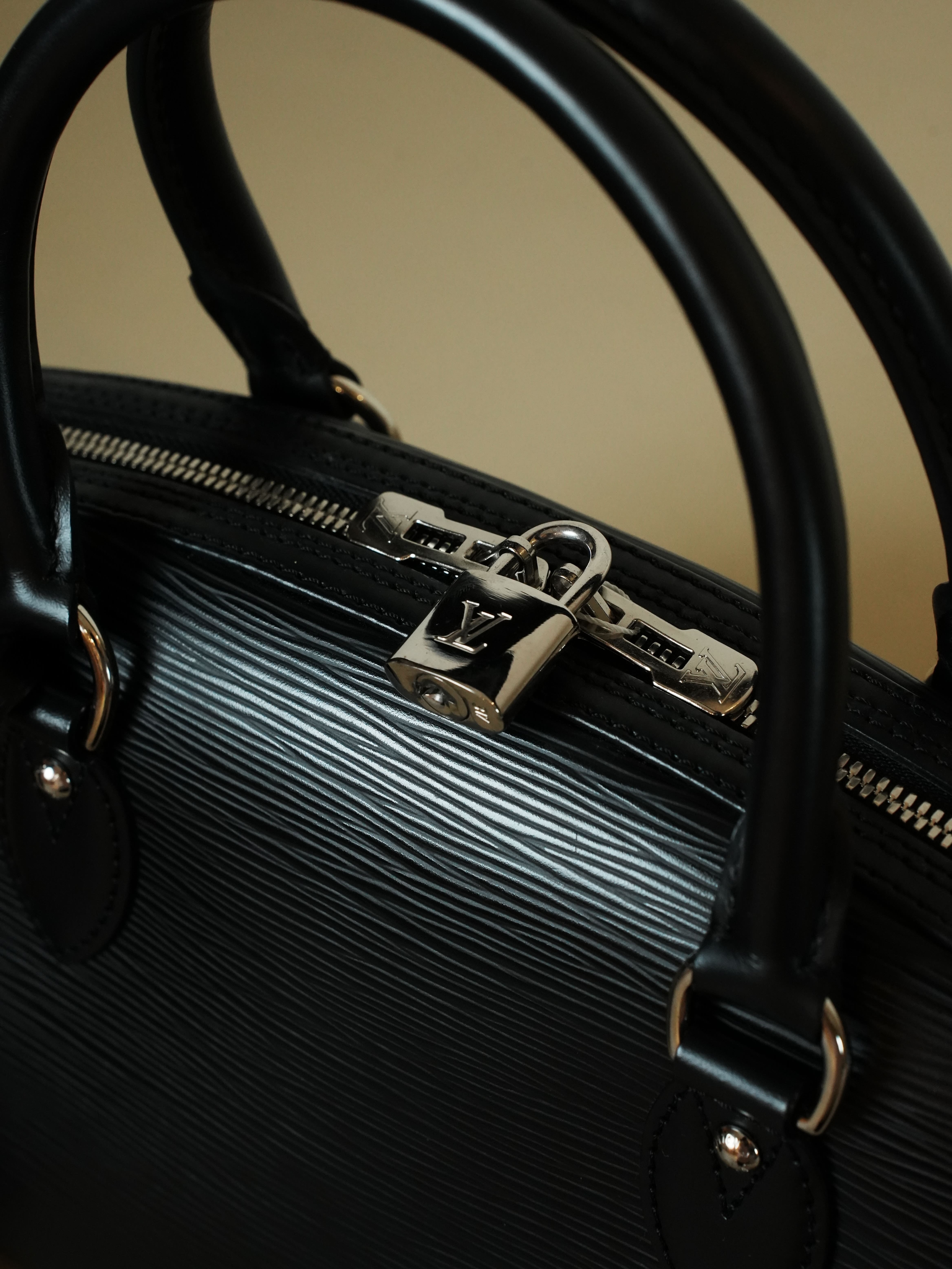 LOUIS VUITTON ルイ・ヴィトン エピ ジャスミン ハンドバッグ | Raum