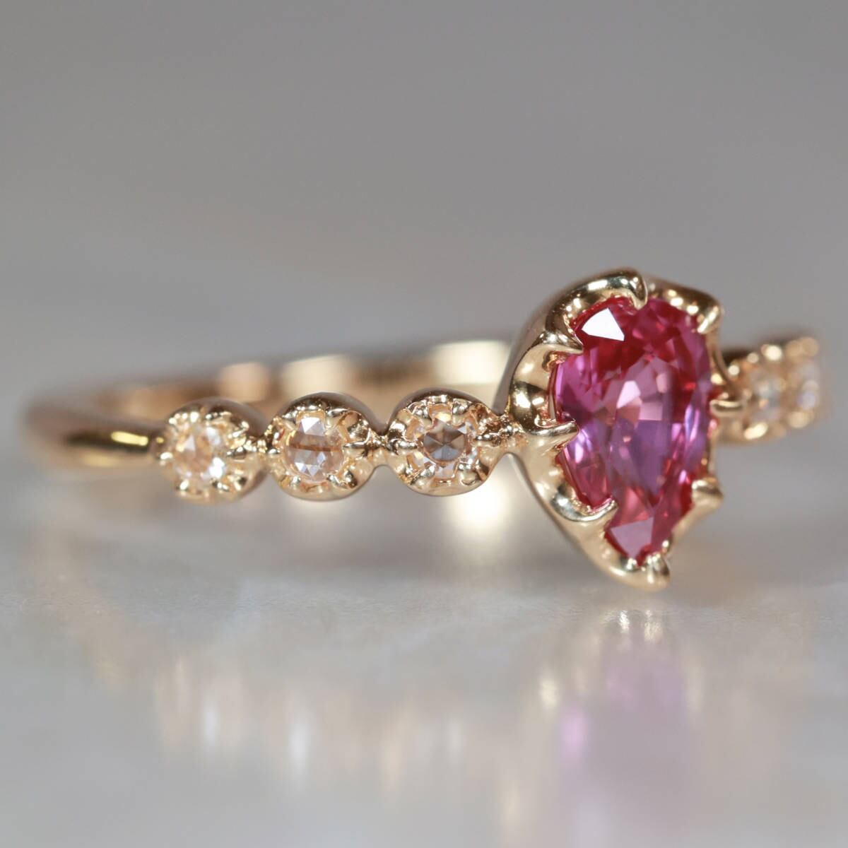 K18 ベーネベーネ ピンクサファイア 0.49ct ダイヤモンド 0.06ct
