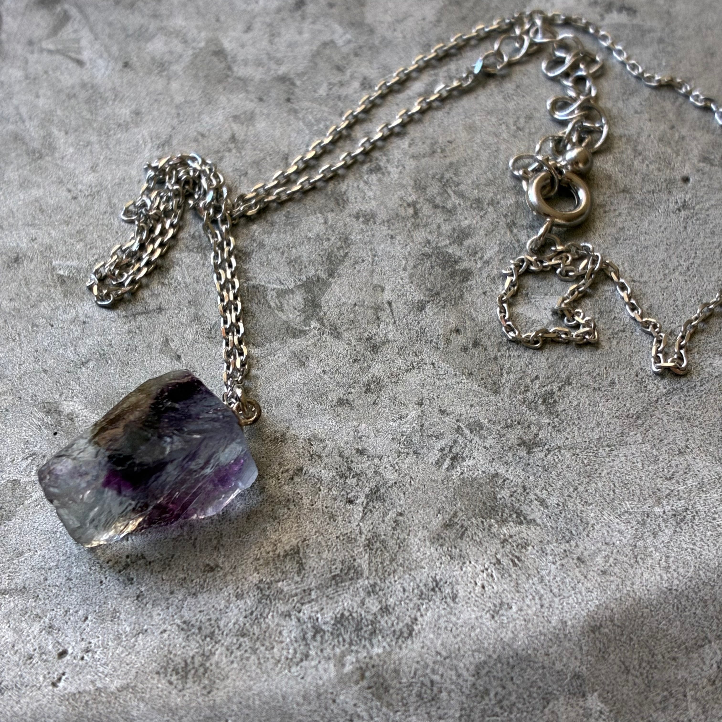 フローライト 鉱物ネックレス 一点もの 原石 天然石 ハンドメイド