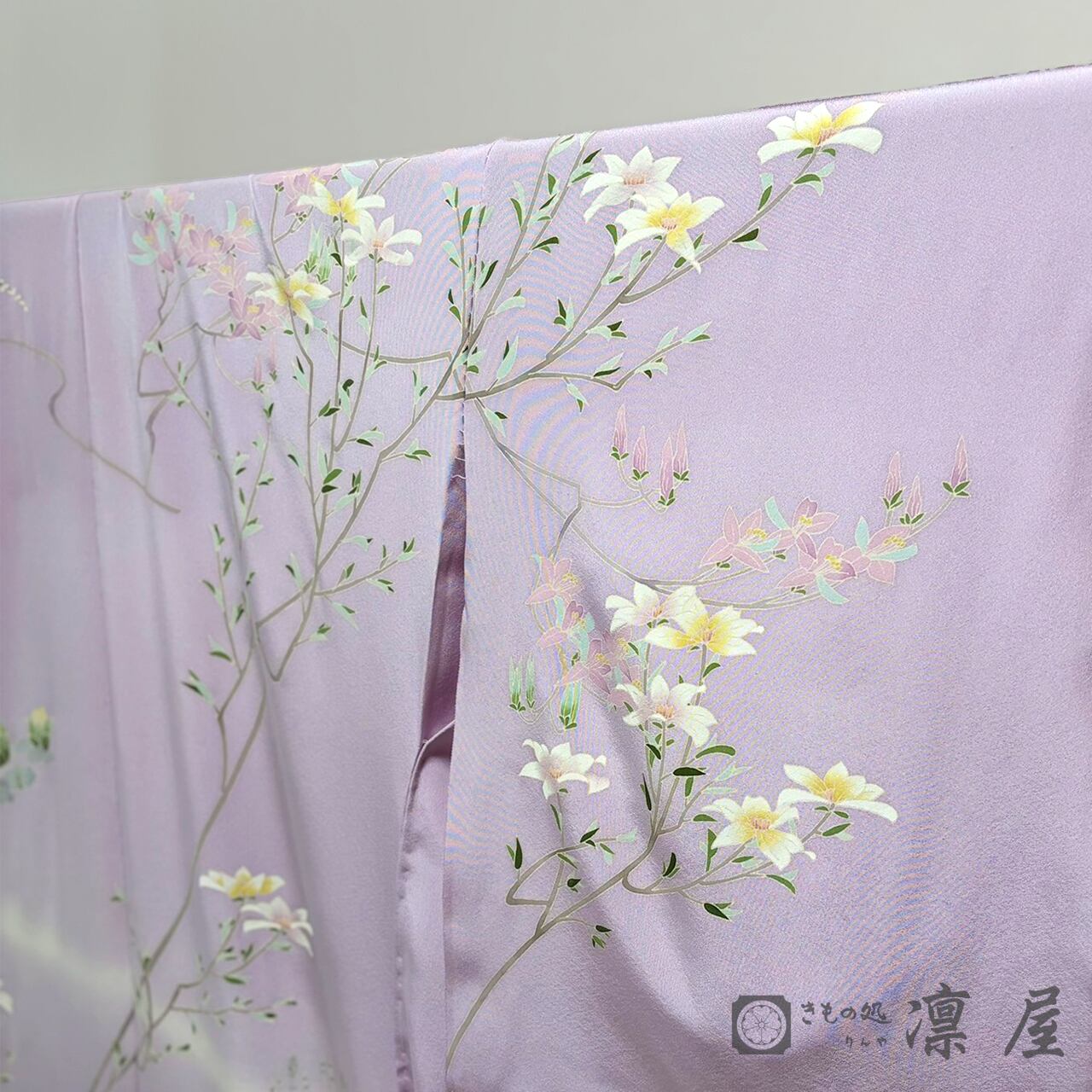 作家ものの加賀友禅の訪問着紫色地病葉、四季の花ばな可憐