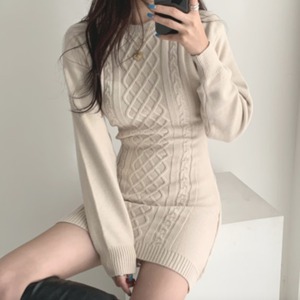 ワンピース デート ニットソー セーター ショート ショート丈 袖あり 長袖 かわいい 大人可愛い きれいめ シンプル カジュアル 大人 上品 おしゃれ お洒落 主役級 存在感 冬 10代 20代 レディース 女性用 OL 学生 デート お出かけ 公園デビュー 女子会 お泊まり 休日 旅行 着回し 普段使い ファッション コーデ 楽ちん トレンド 流行 インスタ映え フリーサイズ アプリコット