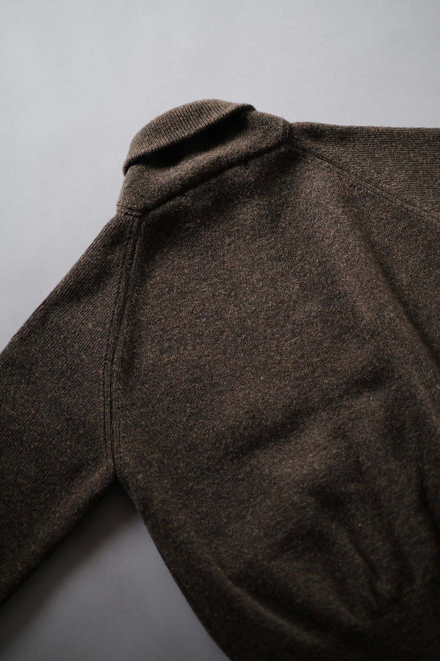 SLOPESLOW / Hard twisted shetlandwool type C-2 