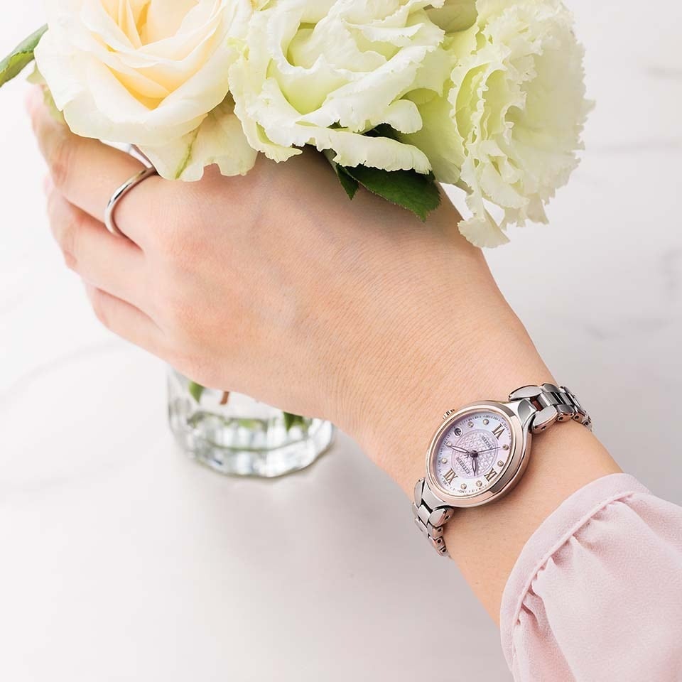 CITIZEN EXCEED シチズン エクシード エコドライブ 電波時計 白蝶貝 オーバル ダイヤモンド レディース腕時計 ES9515-53N