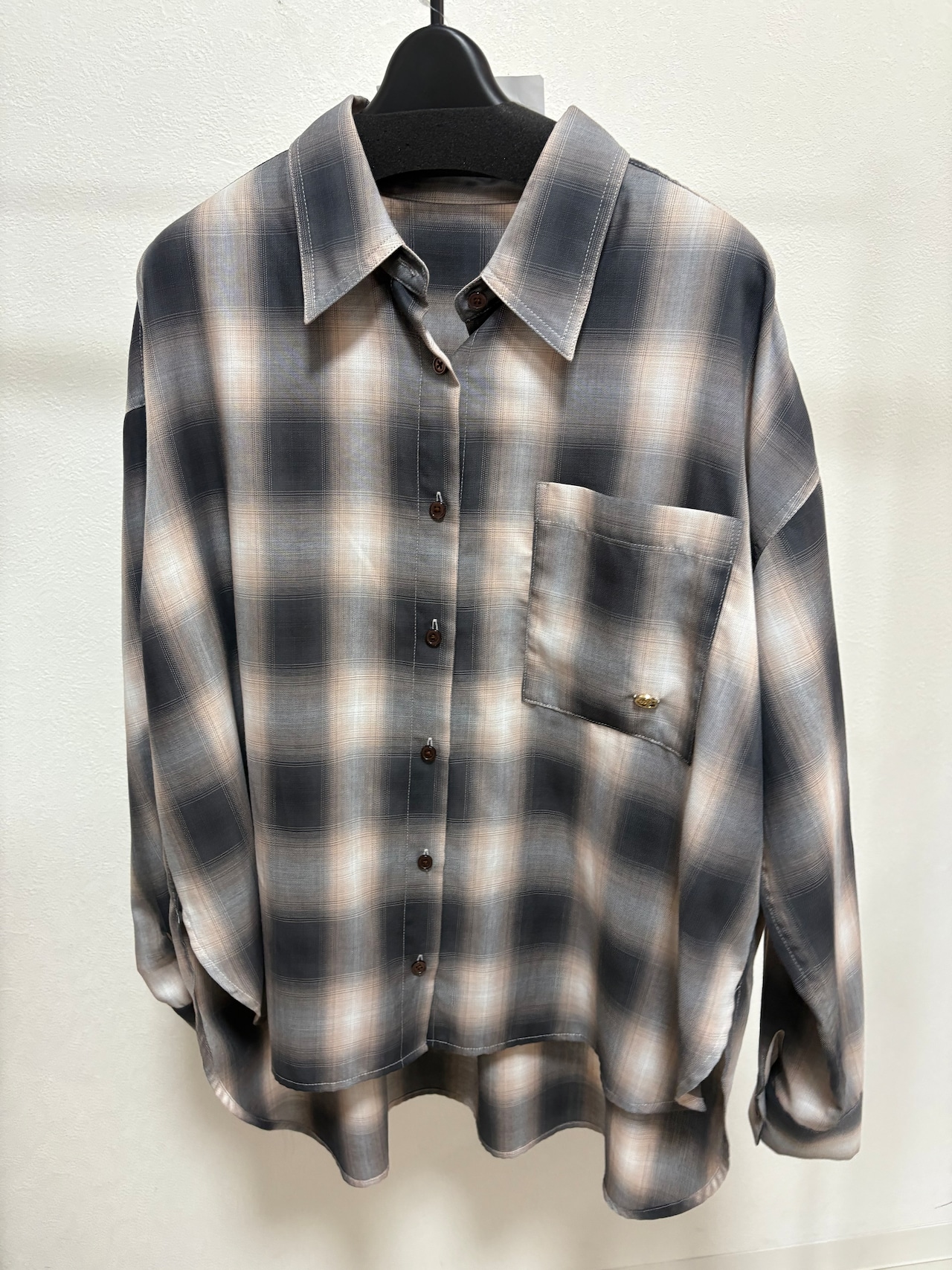 priority チャーム付き　オンブレチェックシャツ　61130