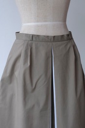 Box pleated midi skirt