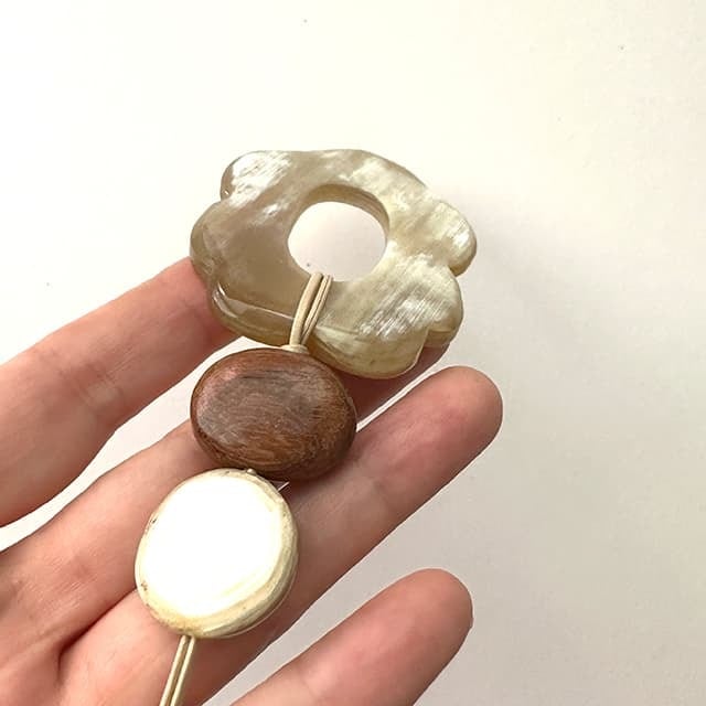N-257w BH oval花ペンダント白 | Bijoux Kei
